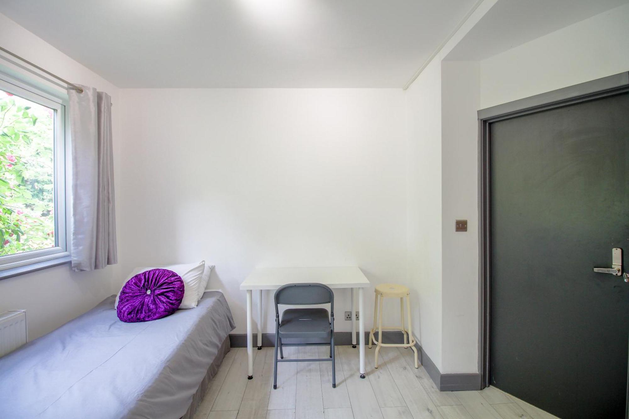 London Elegant New Studio Exterior photo